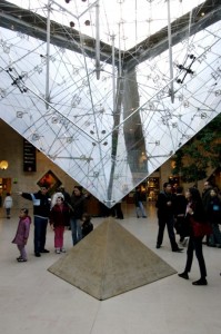 pyramide-inversee-du-louvre-(da-vinci-code)-700-3128